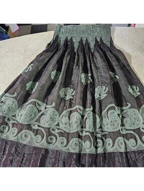 Lapis Black and Green Embroidered Long Skirt One Size